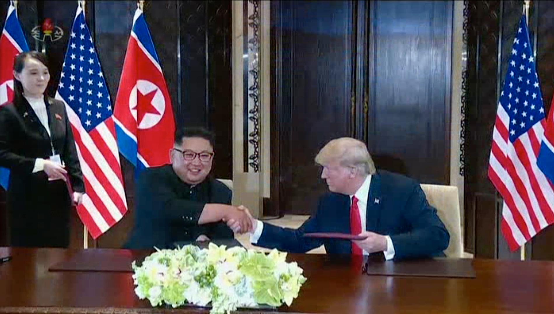 Nordkoreas ledare Kim Jong-Un och USA:s president Donald Trump på toppmöte i Singapore i juni. Arkivfoto.