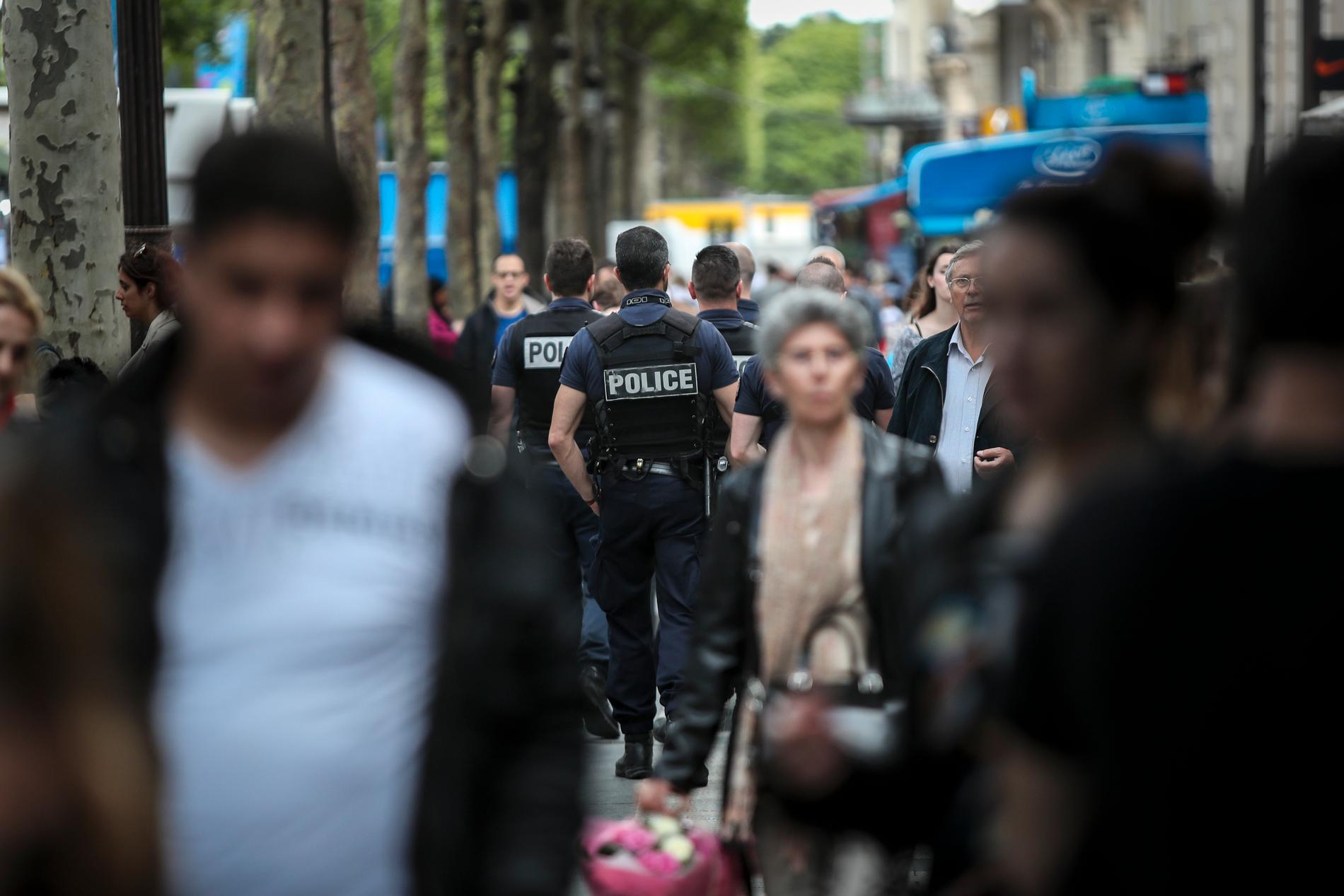 Gatorna i de franska städer där EM-matcherna spelas har varit täta med poliser.