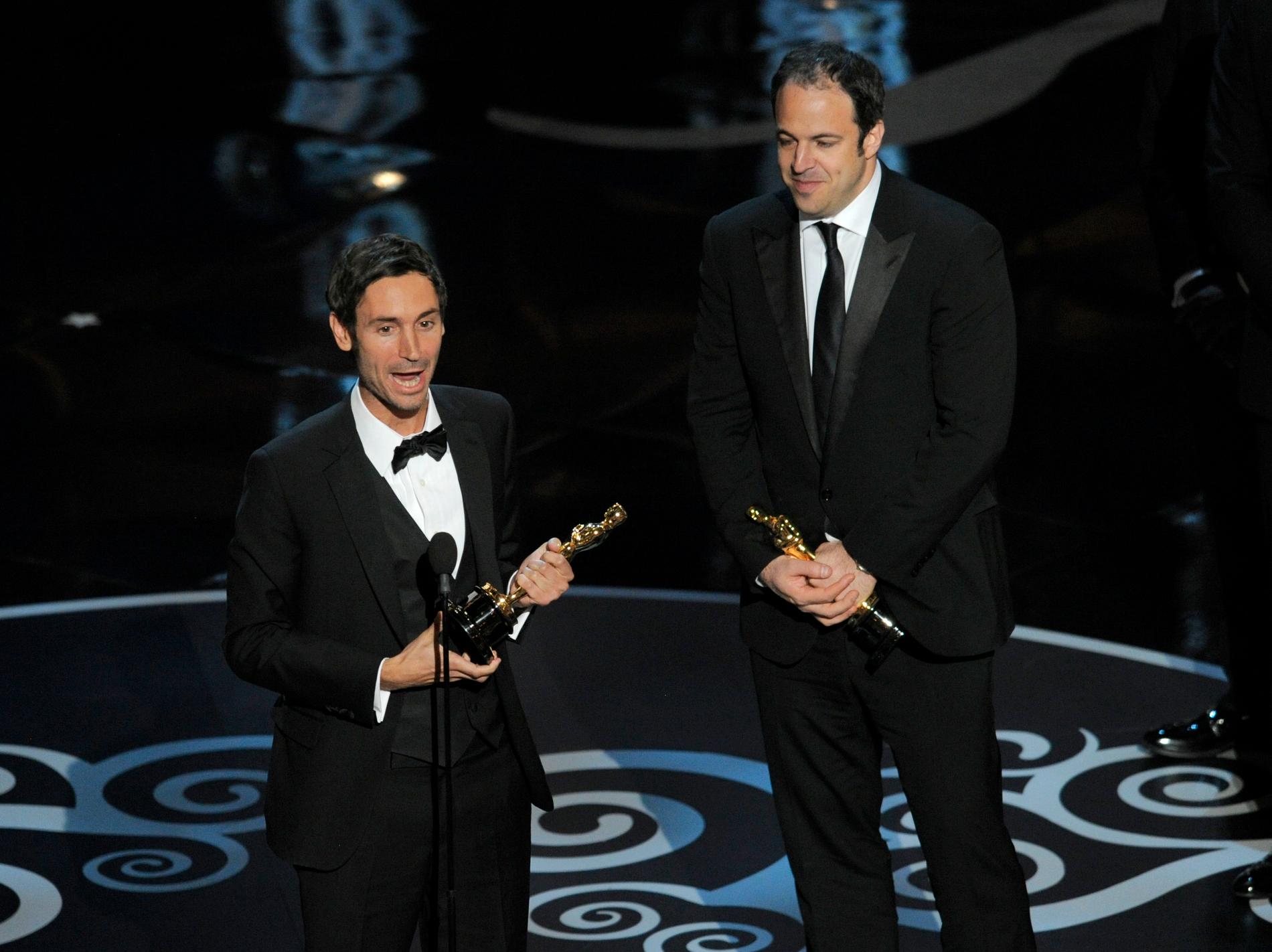 Malik Bendjelloul och producenten Simon Chinn på Oscarsgalan 2013.