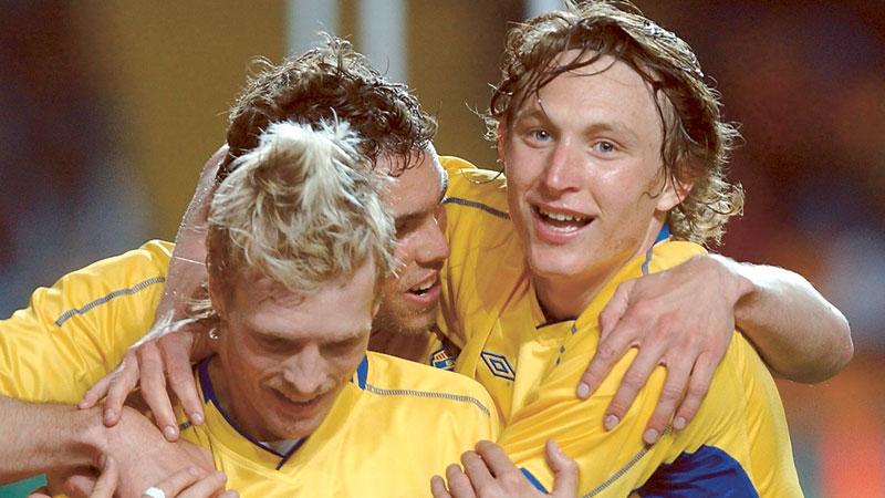 Svenskt jubel i 2–2-matchen 2004.