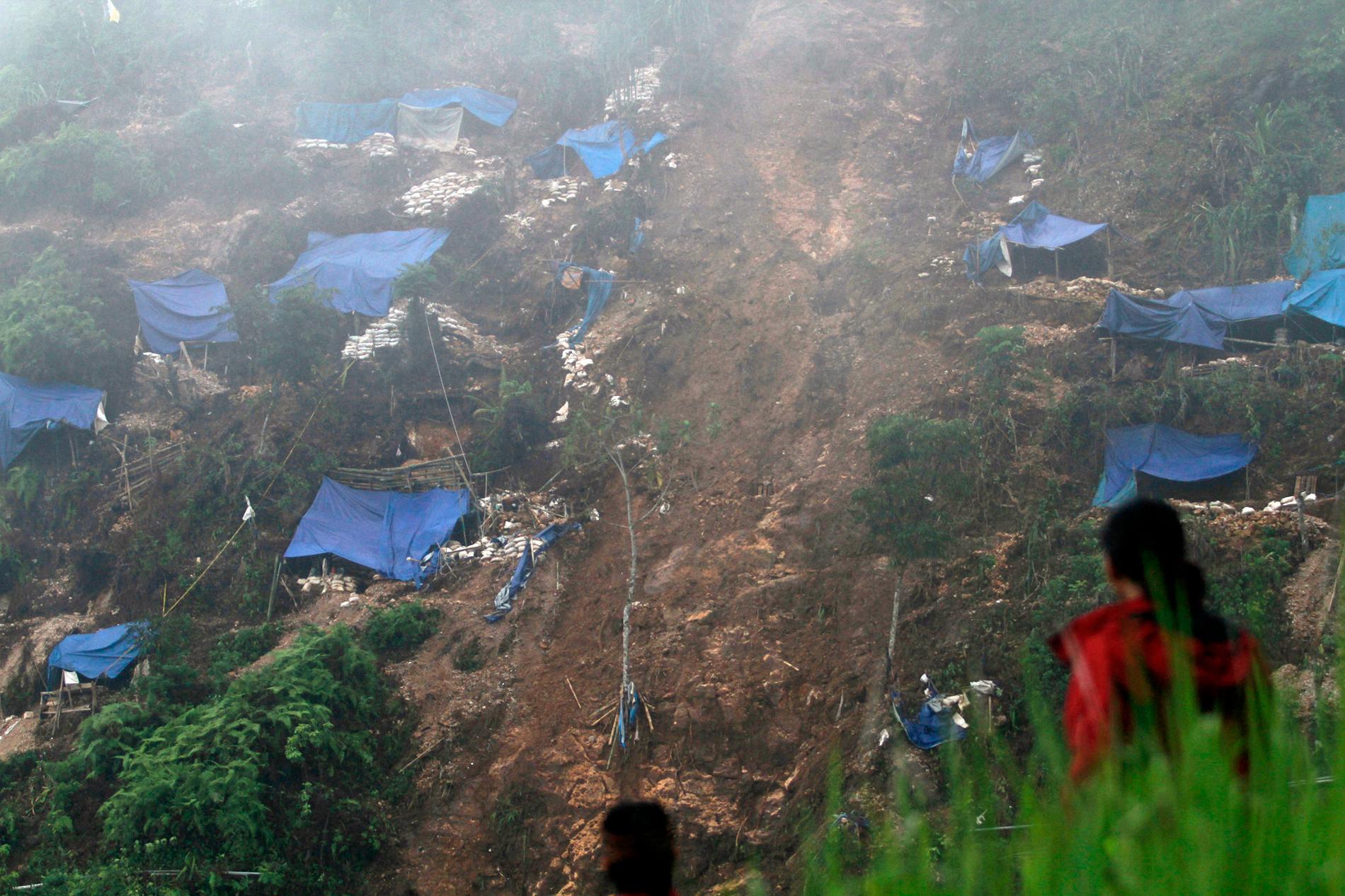 Ett illegalt guldgruveområde i Indonesien. Gruvan på bilden är inte den nu olycksdrabbade. Arkivbild.