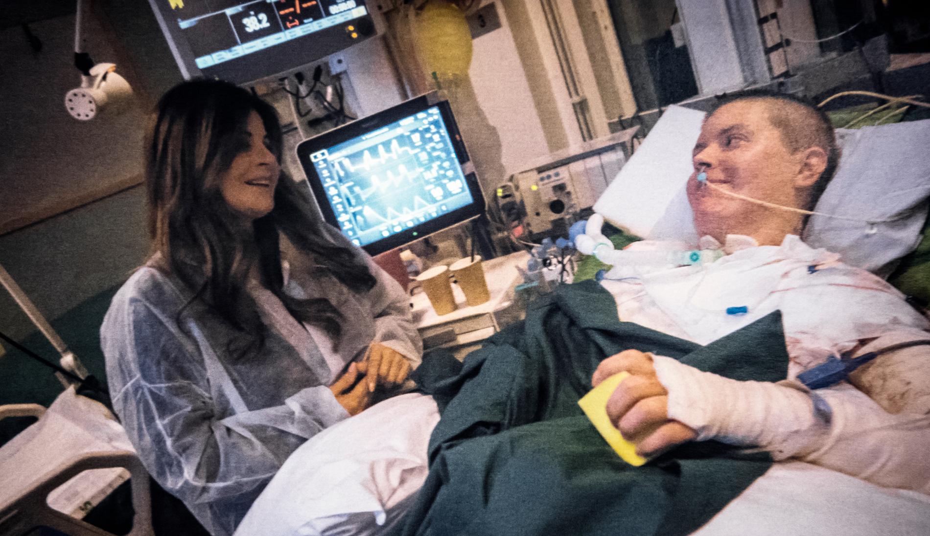 En bild från Carolas första besök hos Emma, taget av personal på Akademiska sjukhuset. 