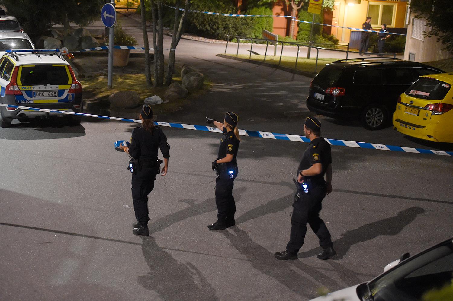 Polisen ryckte ut till Oslogatan i Husby efter att boende i området ringt in om en misstänkt skottlossning klockan 00.31.