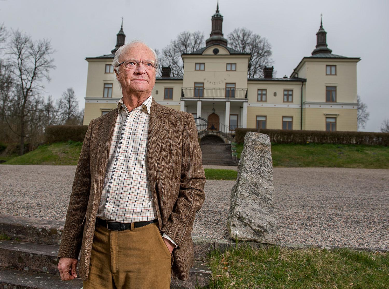 Kung Carl XVI Gustaf vid Stenhammars slott.