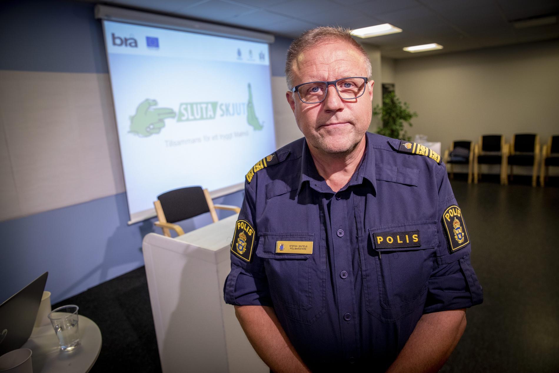Stefan Sintéus, polisområdeschef i Malmö, under en presskonferens om projektet "Sluta skjut" i Malmö.