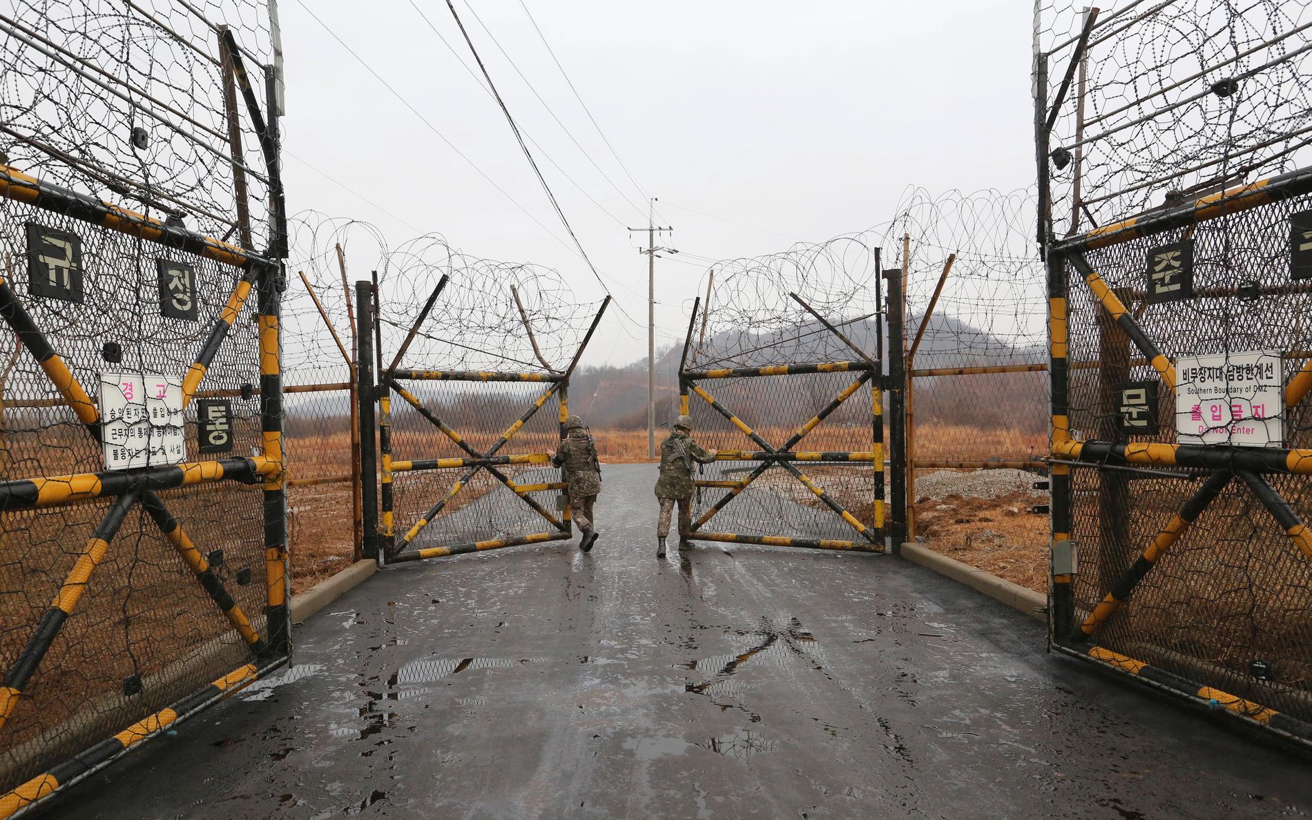 Gränsen mellan Syd- och Nordkorea är den mest bevakade i världen. Det hindrade inte en okänd våghals att korsa. Arkivbild.