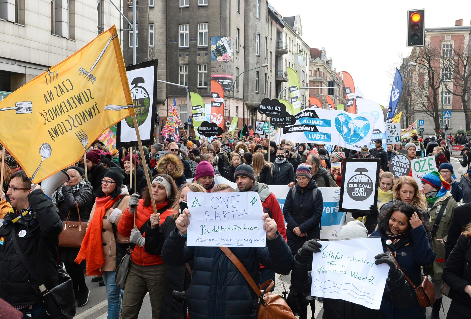 Klimataktivister protesterar i Polen.