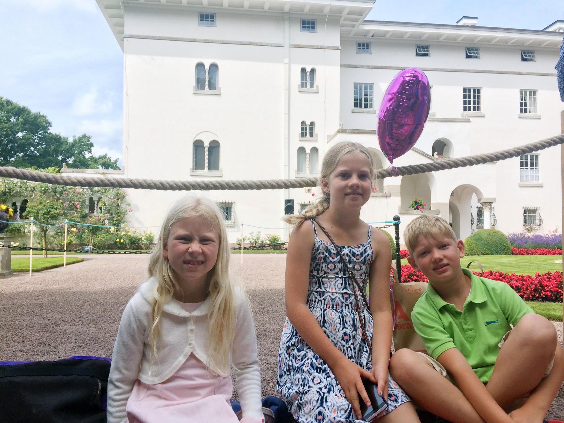 Hilda, 7, Sofia, 10, och Oscar, 8 hoppas få en chans att träffa kronprinsessan Victoria.