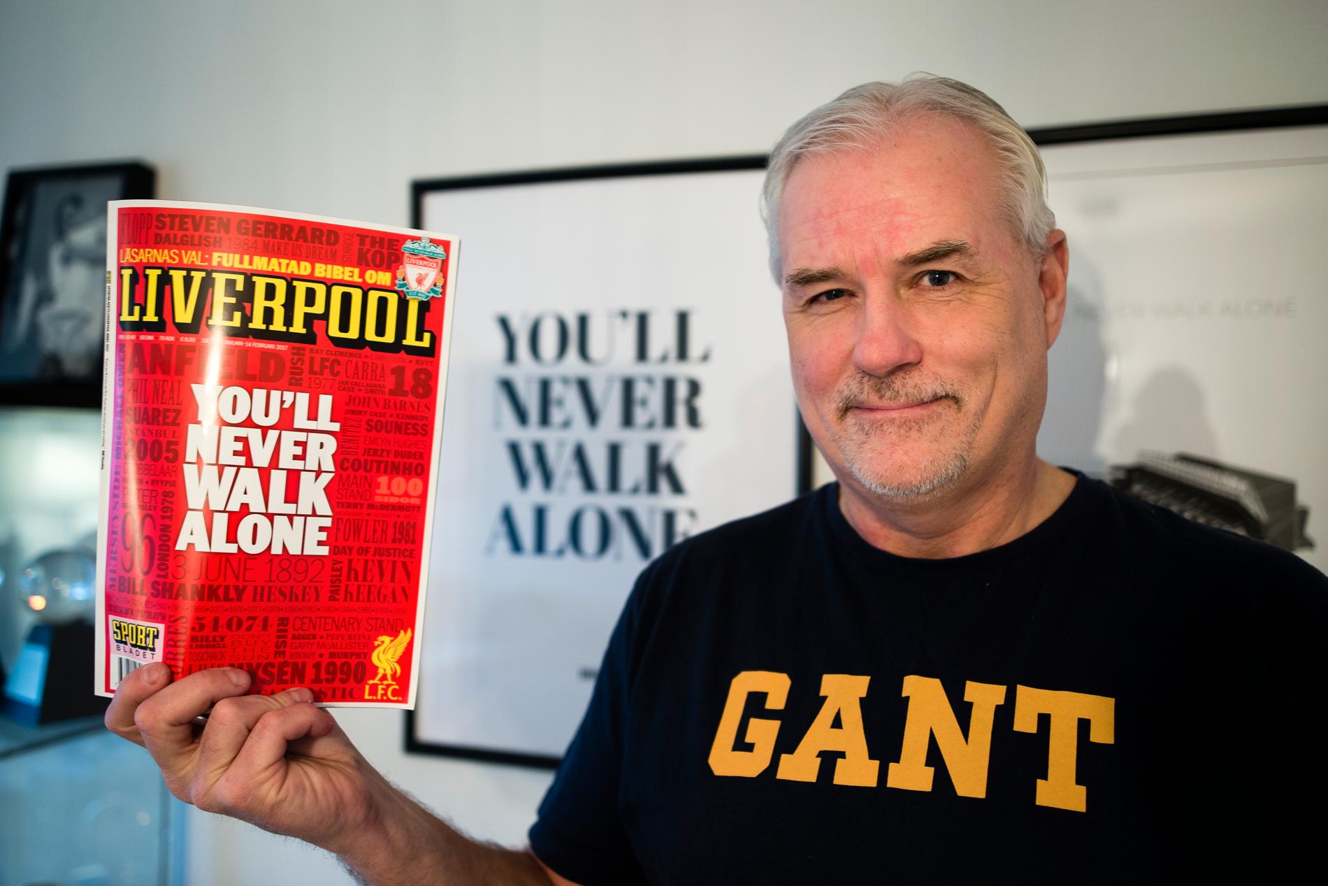 Glenn Hysén med Sportbladets Liverpoolbibel.