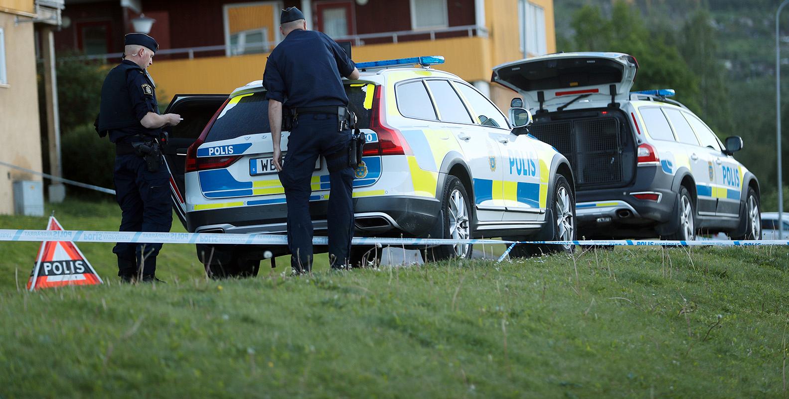 Fyra gärningsmän har gripits efter en skottlossning i Kramfors under lördagskvällen.