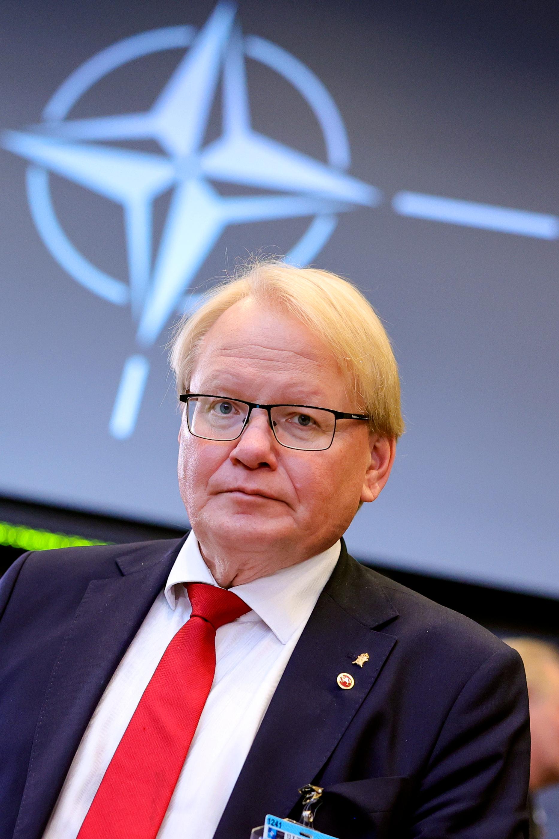Försvarsminister Peter Hultqvist (S) under Natomötet.