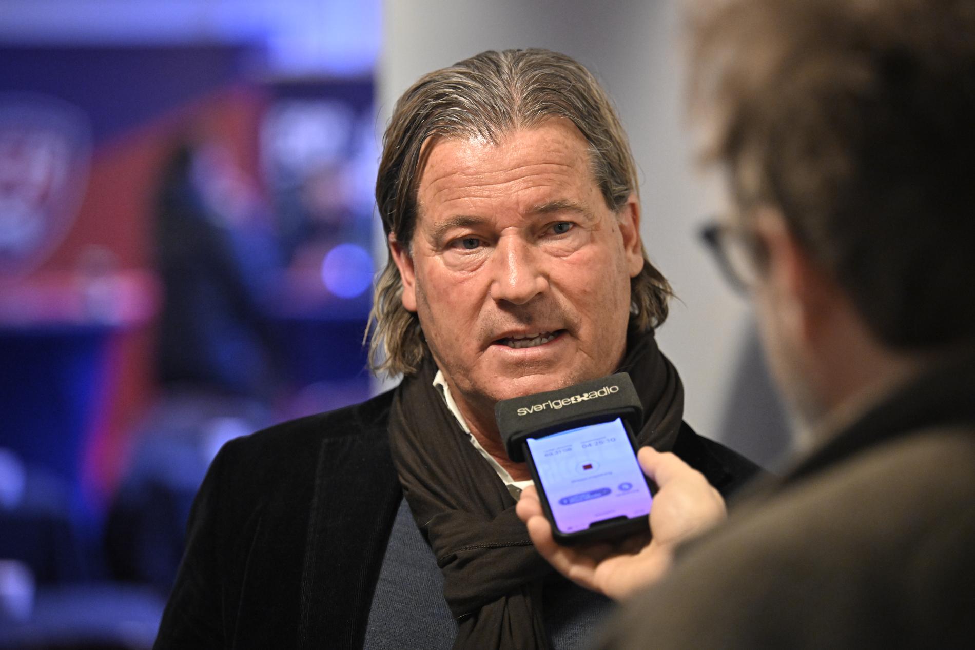 Roger Palmgren presenteras som ny fotbollschef under FC Rosengårds presskonferens på Malmö IP på onsdagen.