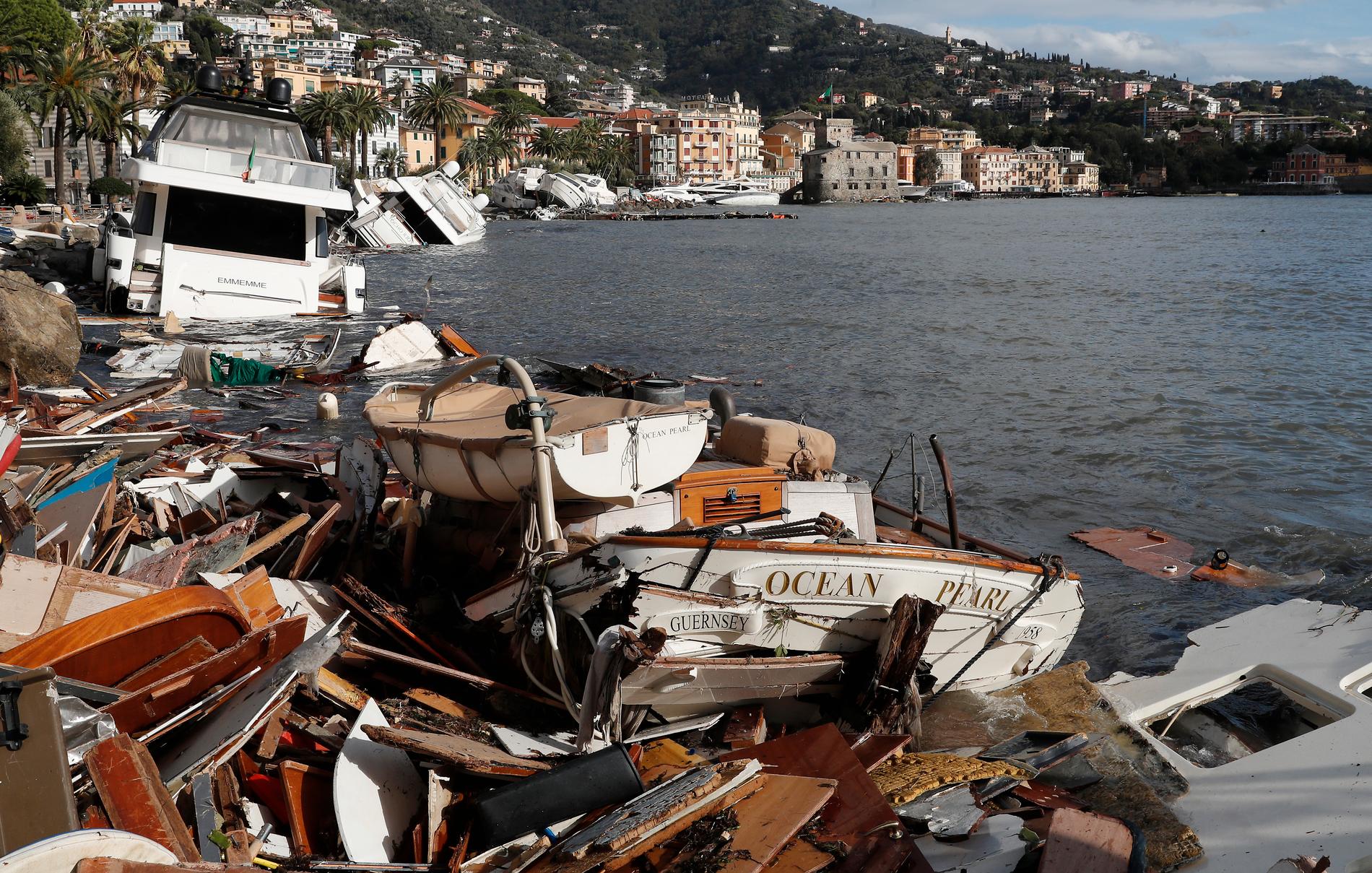Dödssiffran stiger efter det kraftiga ovädret som drabbat Italien.