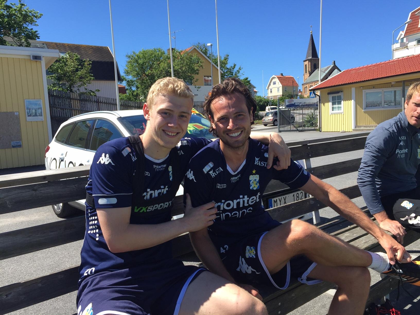 Henrik Björdal (tv) och Mix Diskerud i Smögen. Ingen oro över framtiden här även om låneavtalen med IFK Göteborg snart går ut.