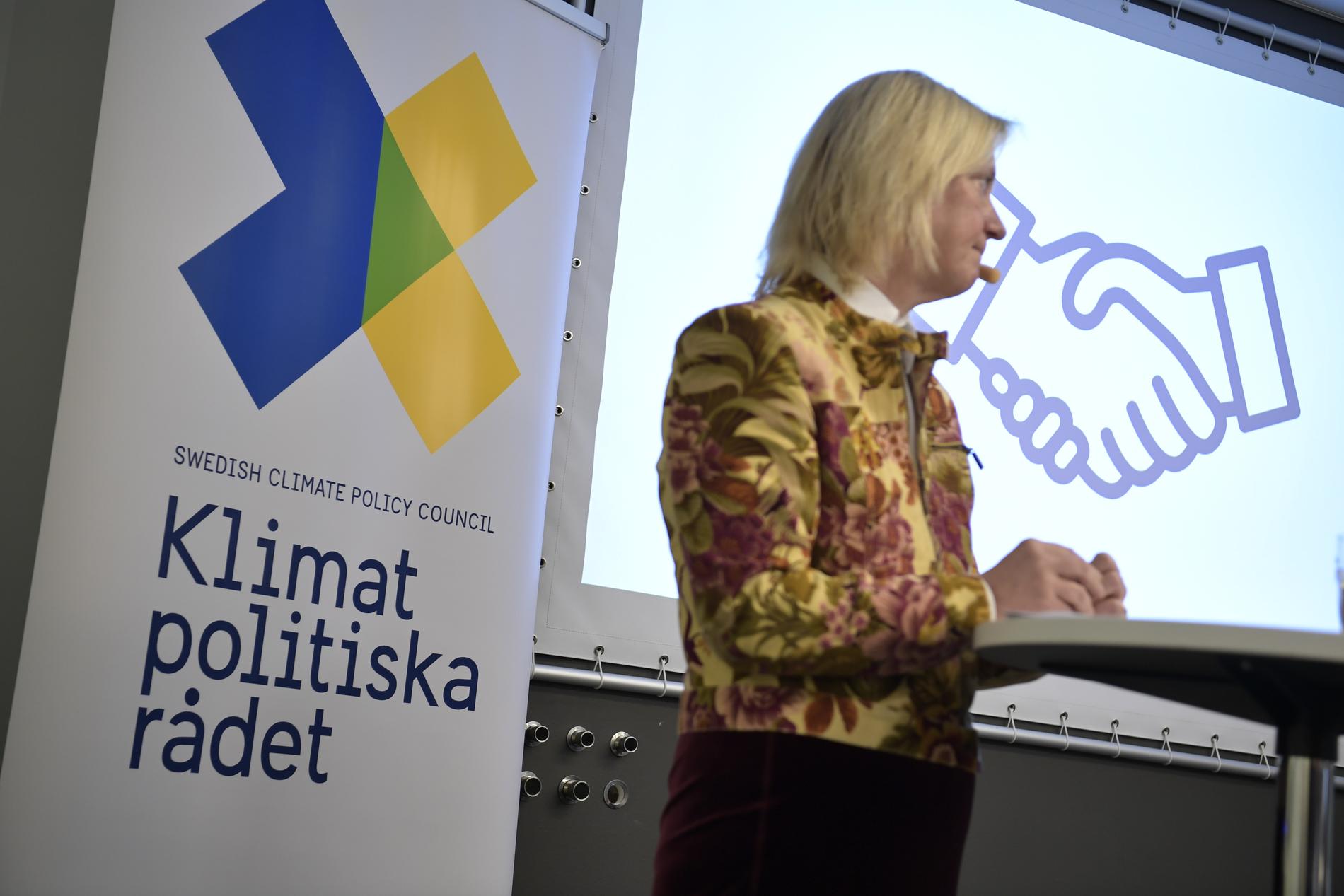 Ordföranden Ingrid Bonde presenterar Klimatpolitiska rådets rapport vid en presskonferens i World Trade Center i Stockholm på torsdagen.