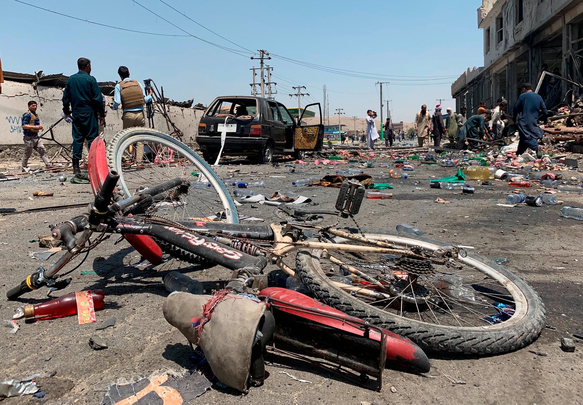 Minst tio personer dödades i en serie attacker i Kabul på torsdagen.