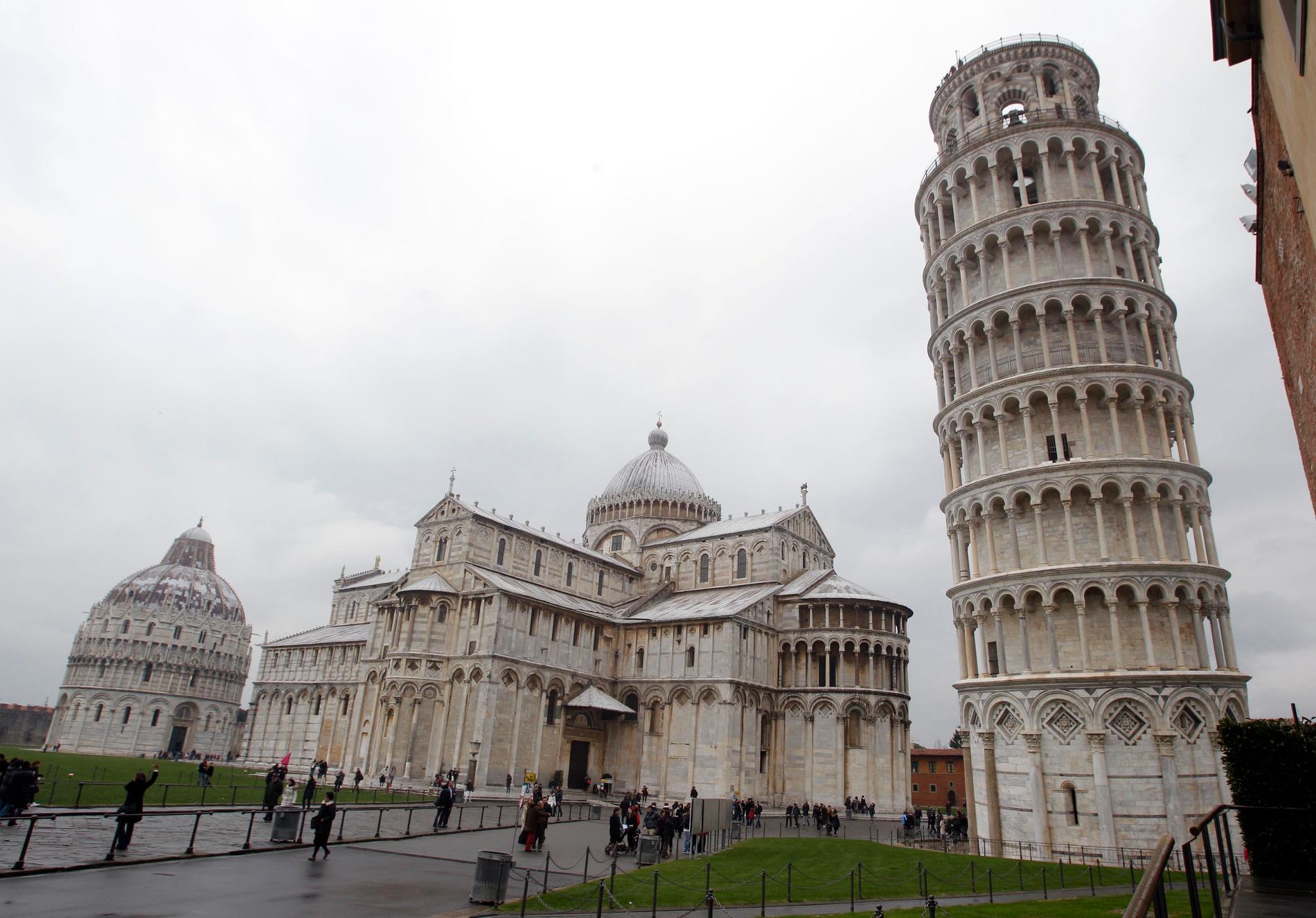 Lutande tornet i Pisa som det såg ut 2012. 