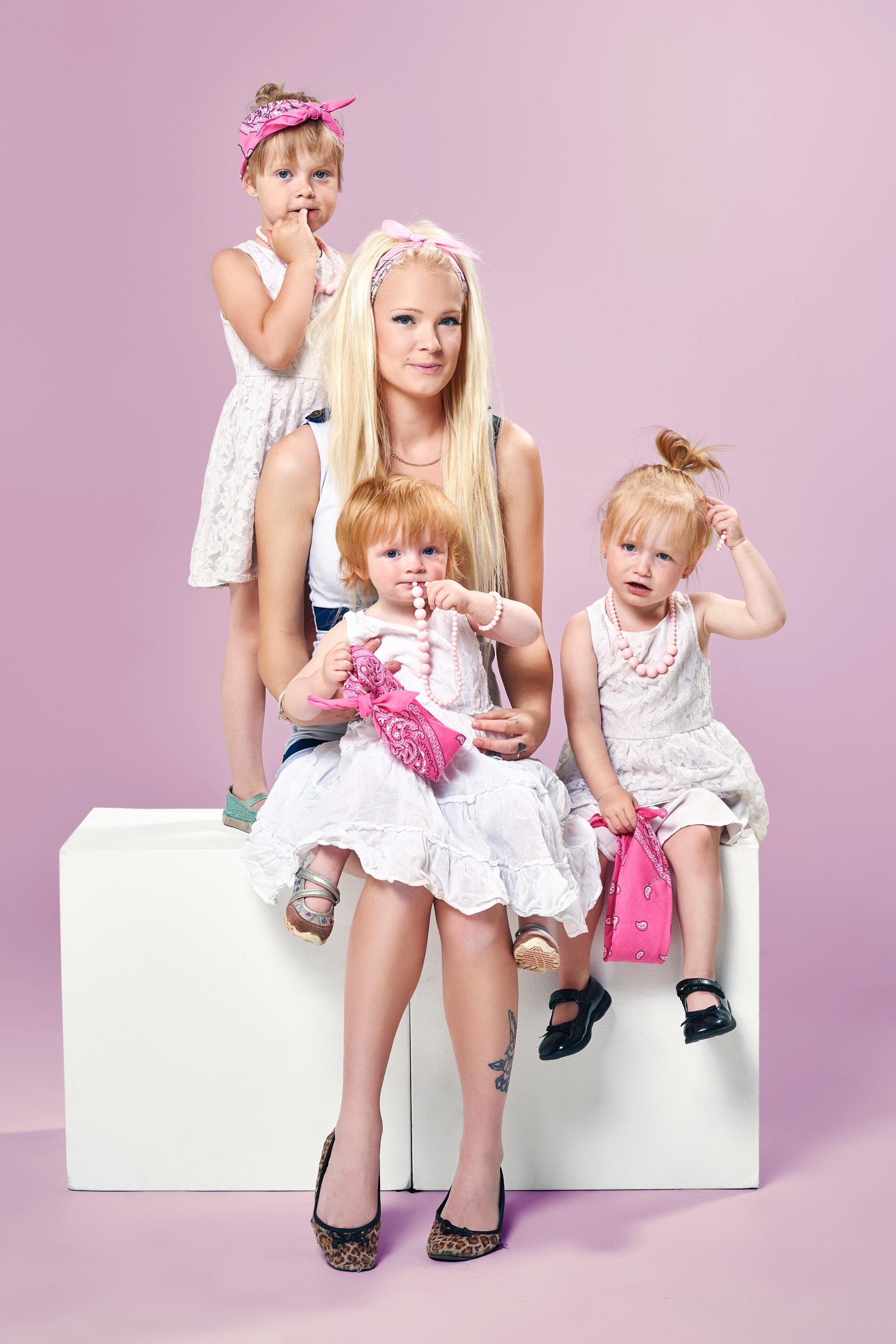 Natalie med sina tre äldsta barn.