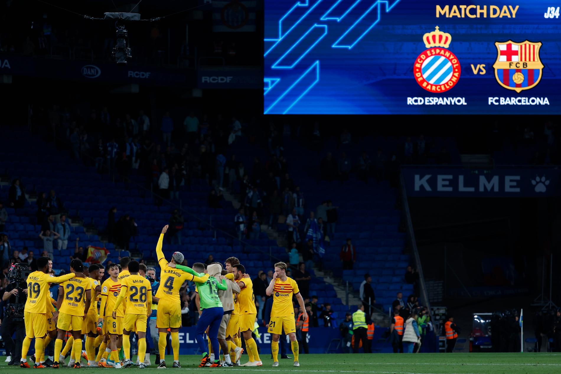 Barcelona fick fira ligatiteln efter segern mot Espanyol.