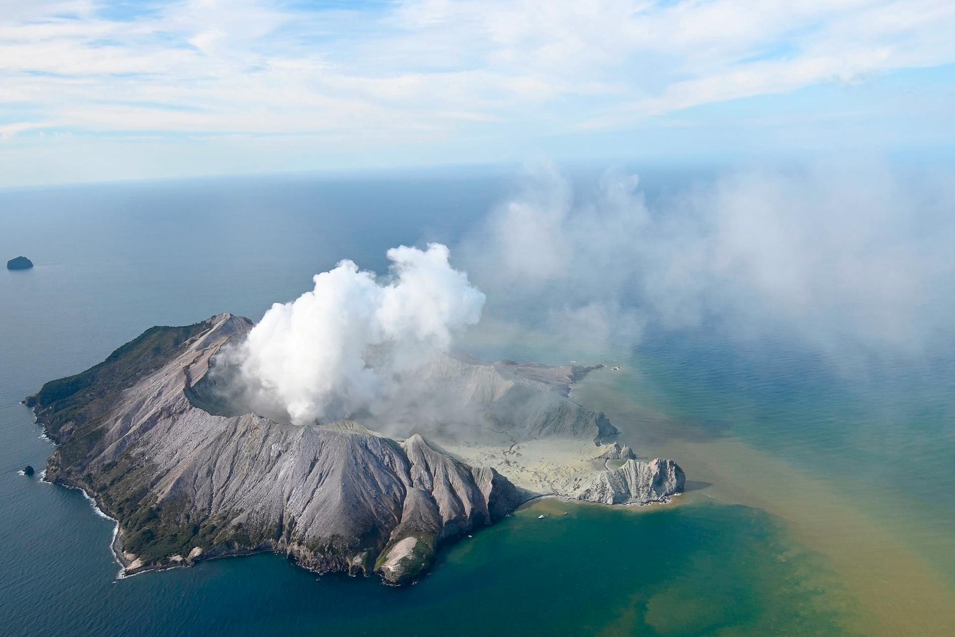 Vulkanutbrott på White Island från ovan, Nya Zeeland.