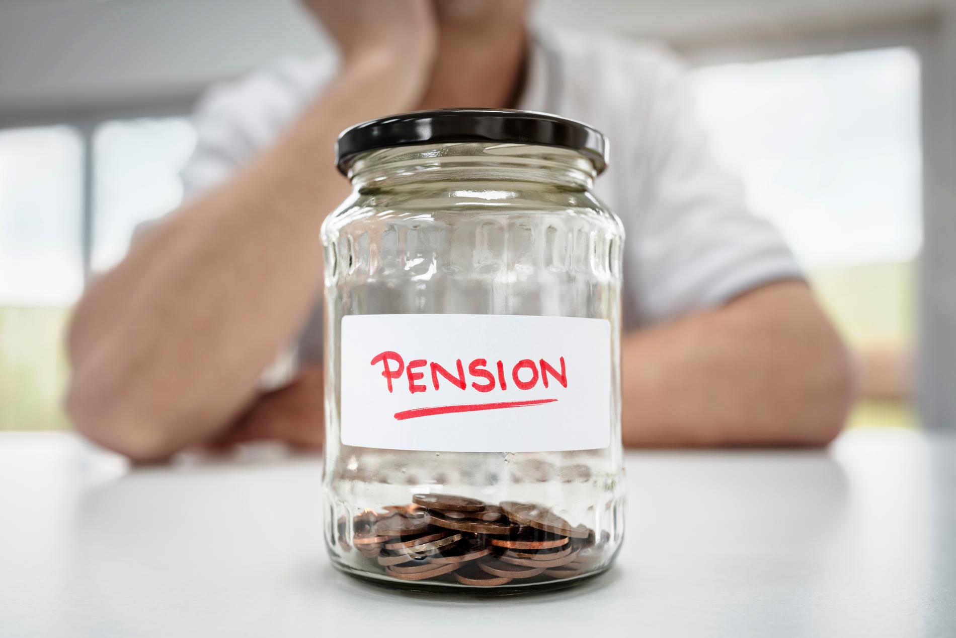 En rapport från Pensionsmyndigheten visar nu hur mycket högre framtida pensioner skulle bli med en höjd pensionsavgift.