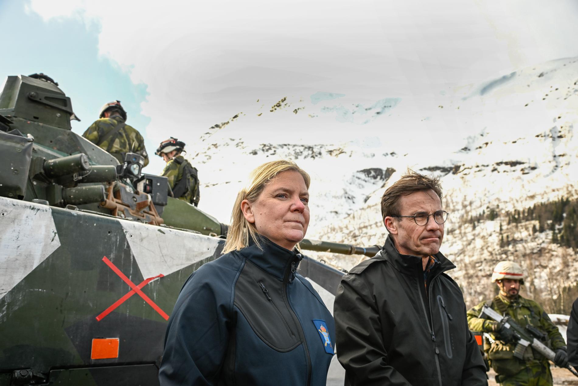 Magdalena Andersson (S) och Ulf Kristersson (M) besöker den internationella militärövningen Cold Response 2022 utanför Narvik i nordnorge, mars 2022. Cold Response är en norskledd vinterövning där Nato- och partnerländer deltar.