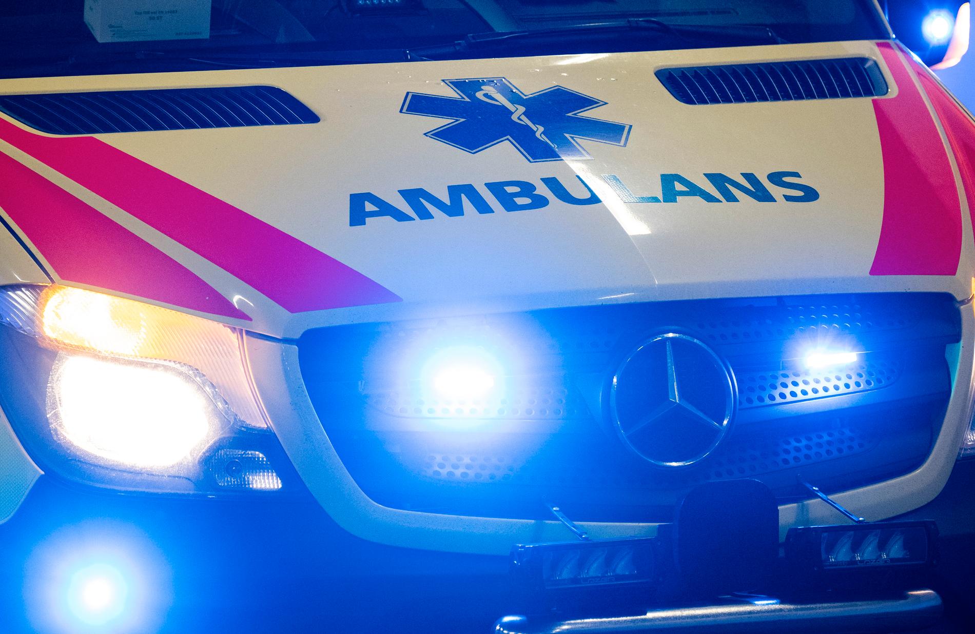 En man i 25-årsåldern skadades allvarligt vid ett bråk i Kalmar sent på lördagskvällen. Han avled på sjukhuset under söndagen och tre personer är anhållna som misstänkta för mord. Arkivbild.