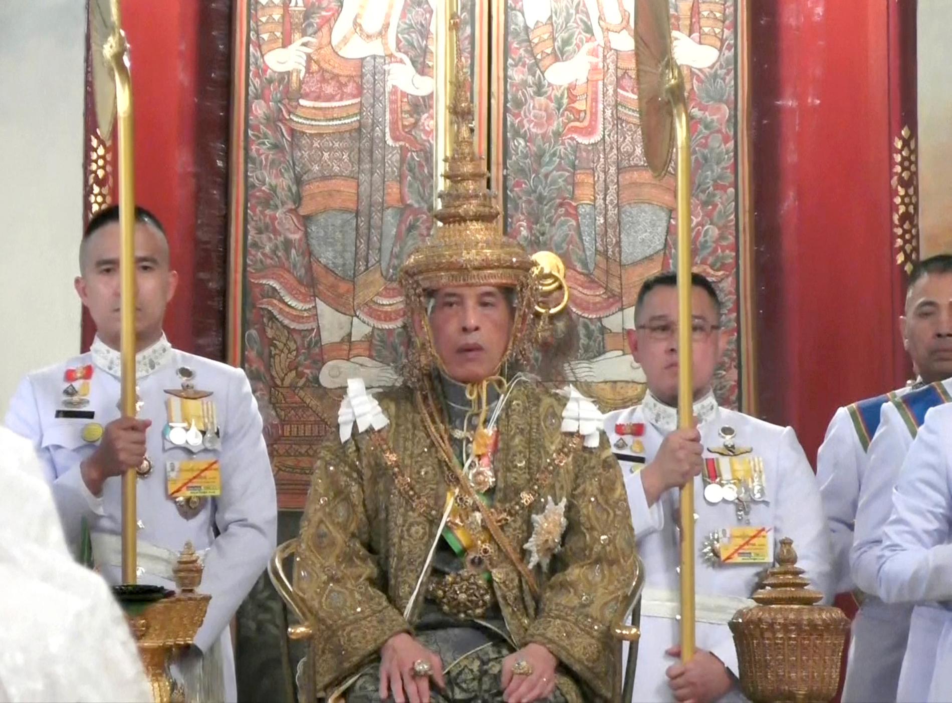 Thailands Maha Vajiralongkorn är krönt till kung Rama X.