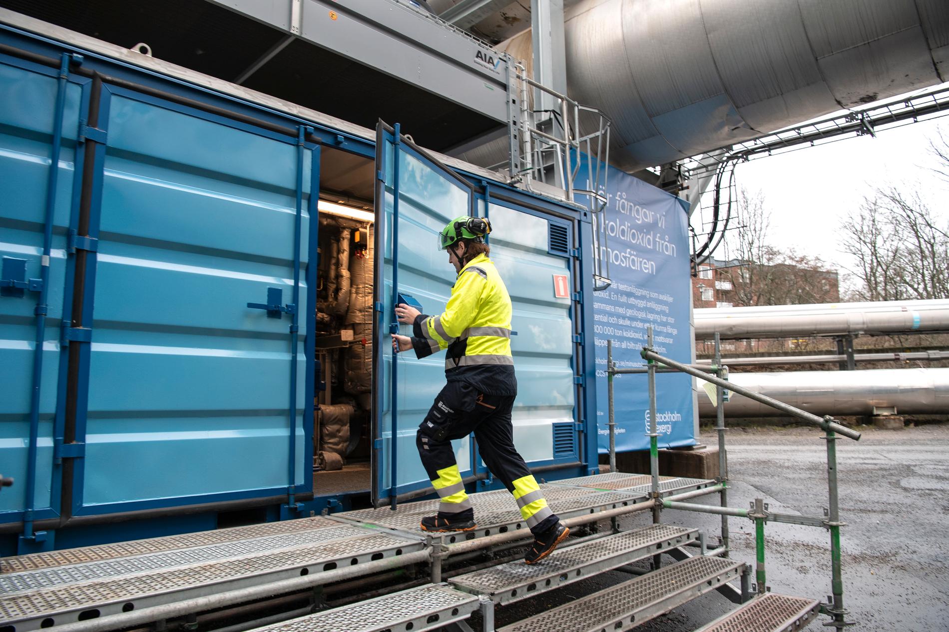 Testanläggningen för koldioxidskiljning ryms i en container på företagets anläggning Värtahamnen i Stockholm.
