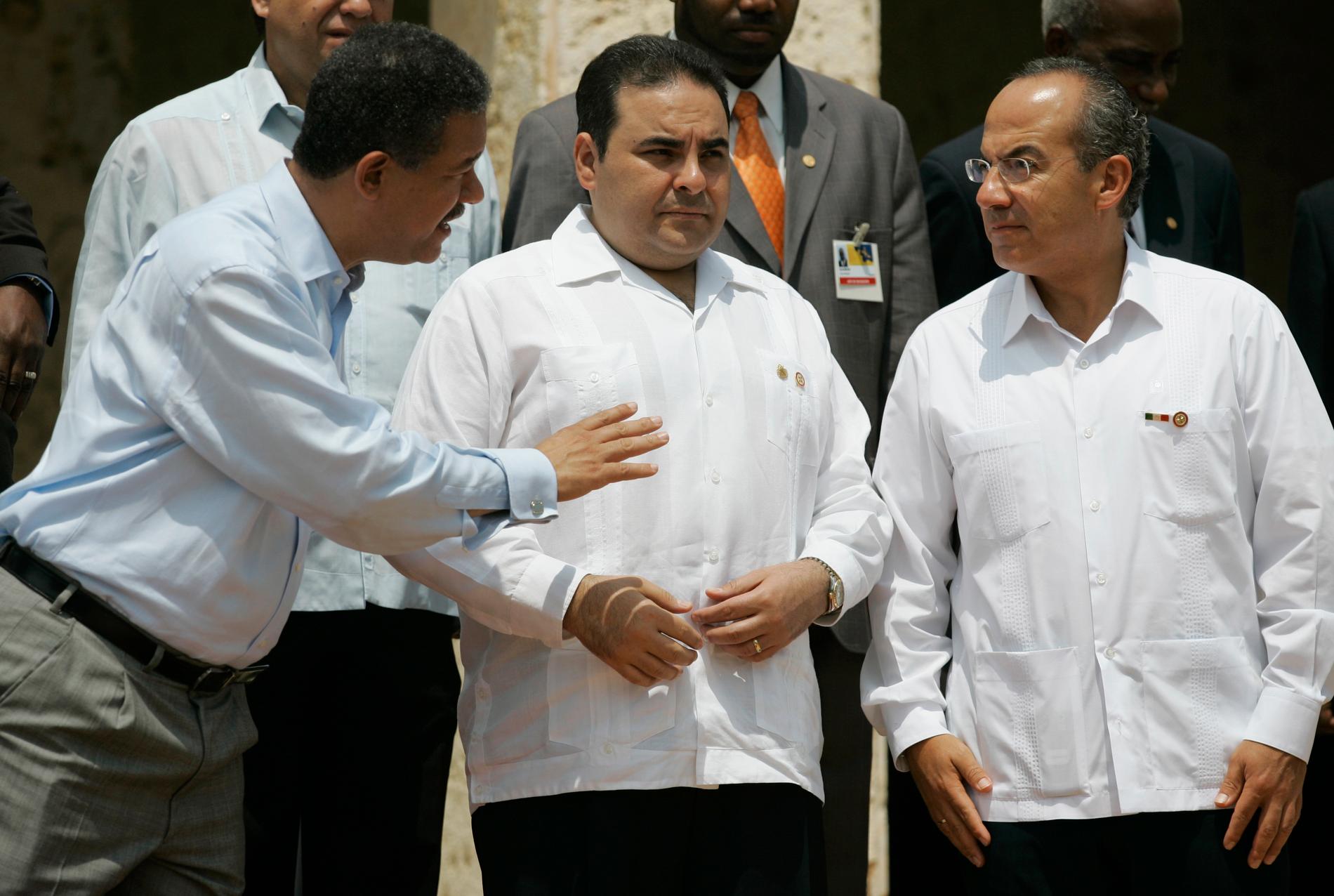 Antonio Saca, i mitten, tillsammans med Dominikanska republikens och Mexikos dåvarande presidenter Leonel Fernández och Felipe Calderón vid ett toppmöte i Colombia 2008. Arkivbild