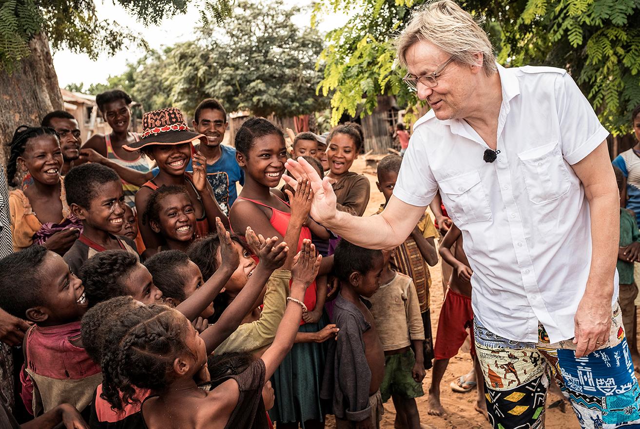 Lars Lerin reste till Madagaskar tillsammans med Unicef.