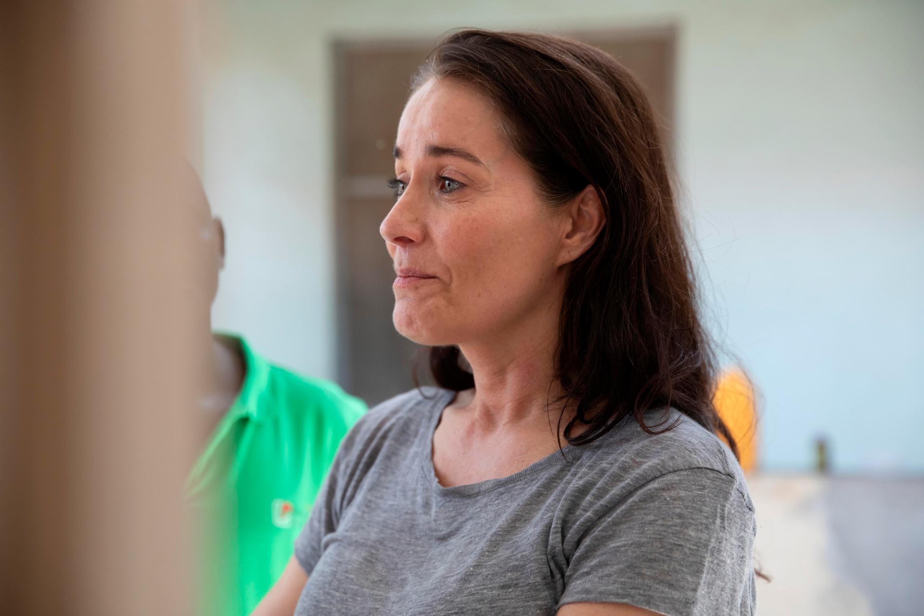 Känslosamt. Agneta Sjödin kämpar mot tårarna under besöket på barnsjukhuset i Sydsudan. 