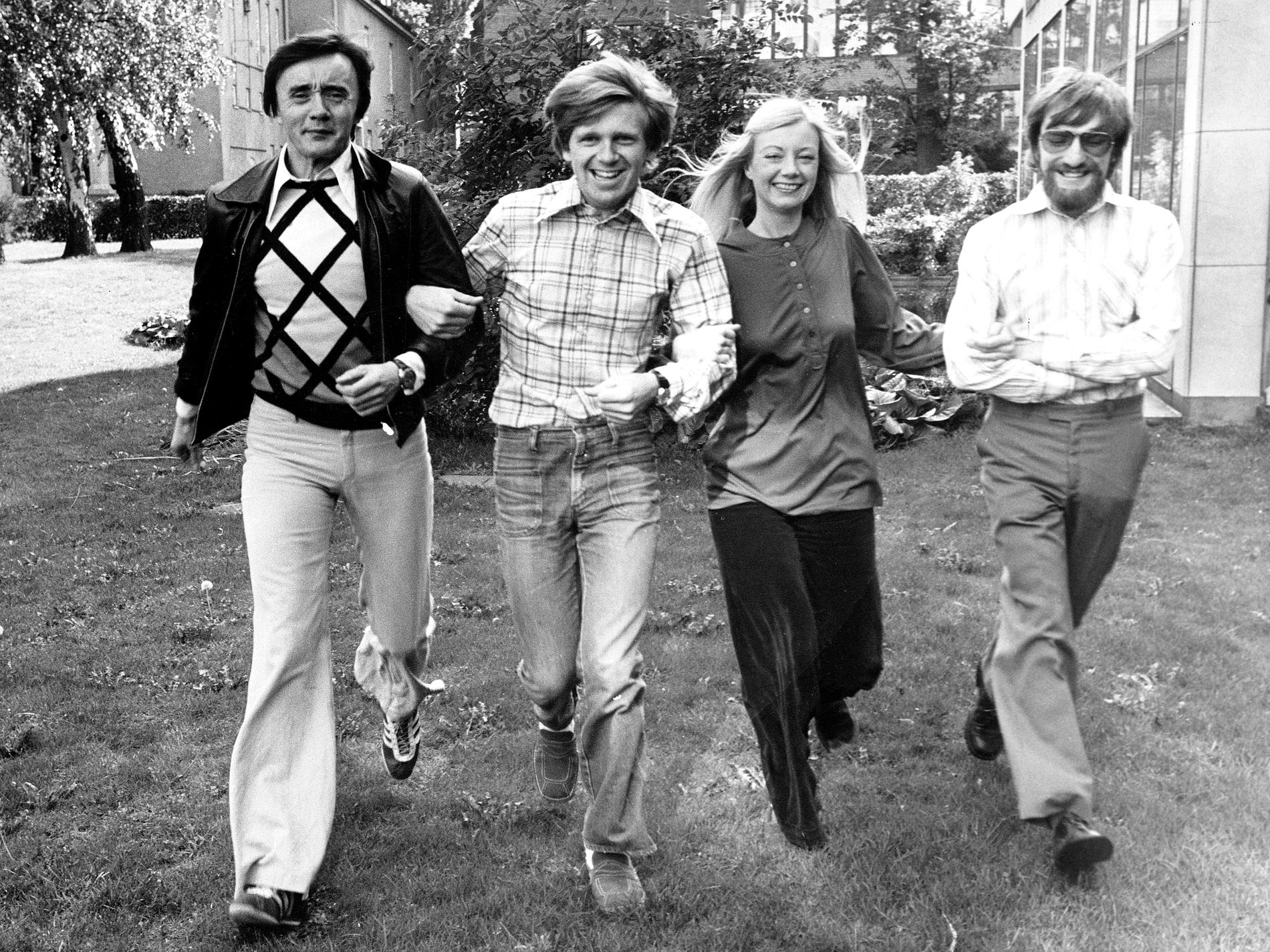 Jarl Borssén, Claes Eriksson, Kerstin Granlund och Kent Fredriksson. Med i Hagge Geigerts nya revy 1976.