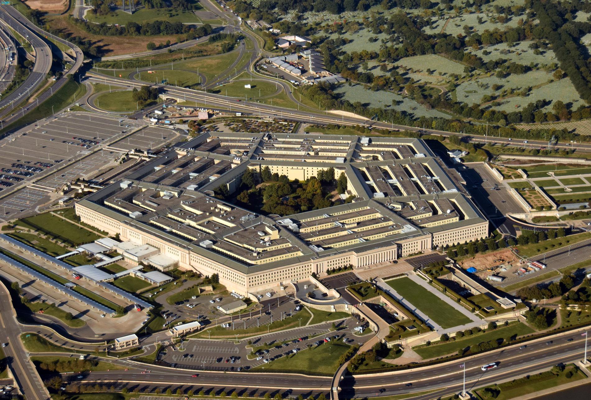 Pentagon har en egen ingång direkt från tunnelbanan. 