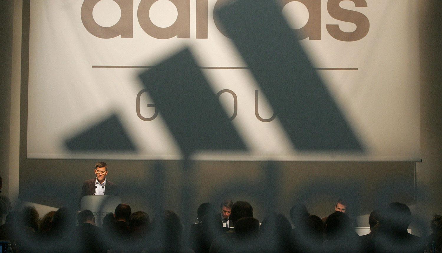 Adidas avtal löpte egentligen över ytterligare fyra år.
