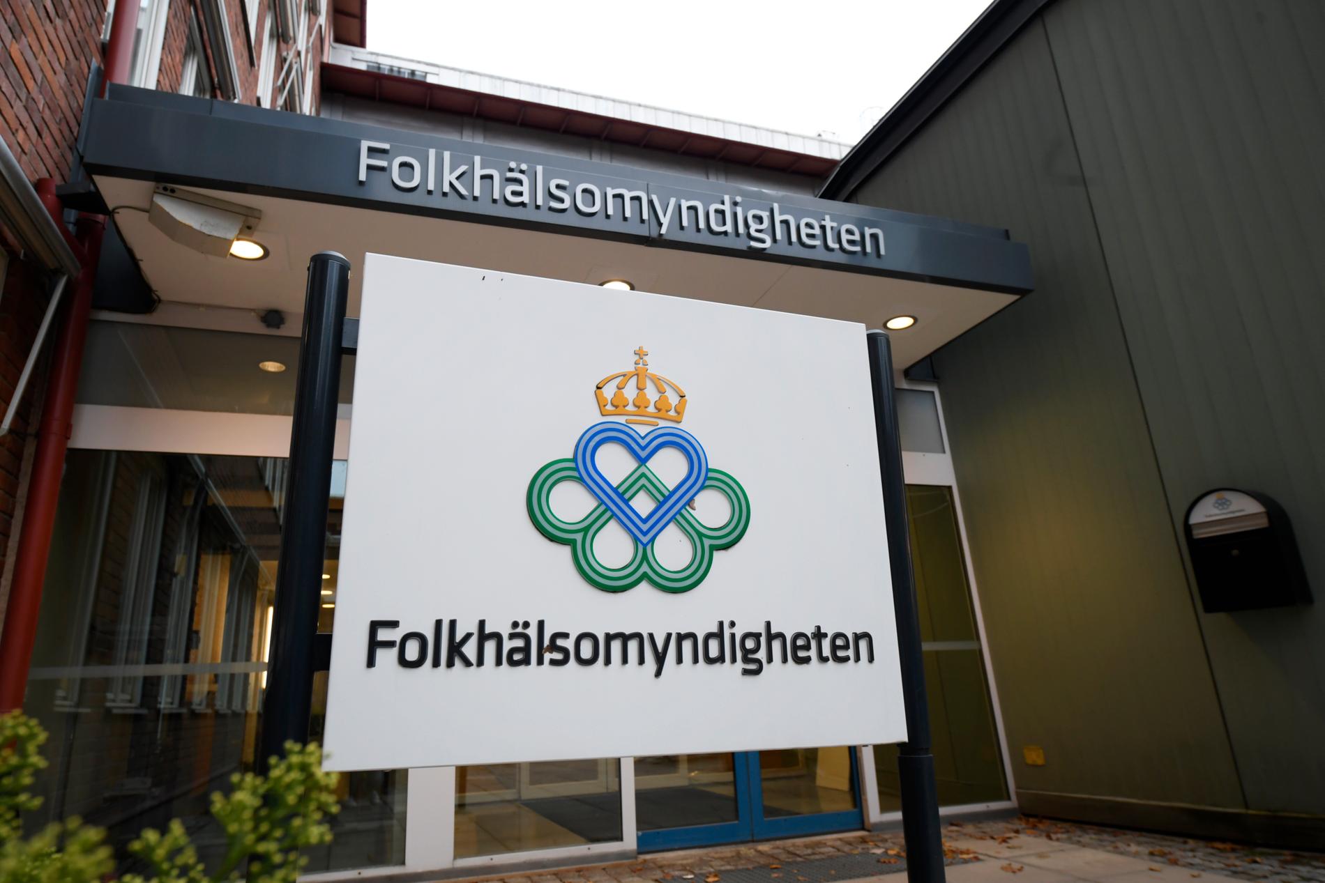 Entrén till Folkhälsomyndigheten i Solna, Stockholm. Arkivbild