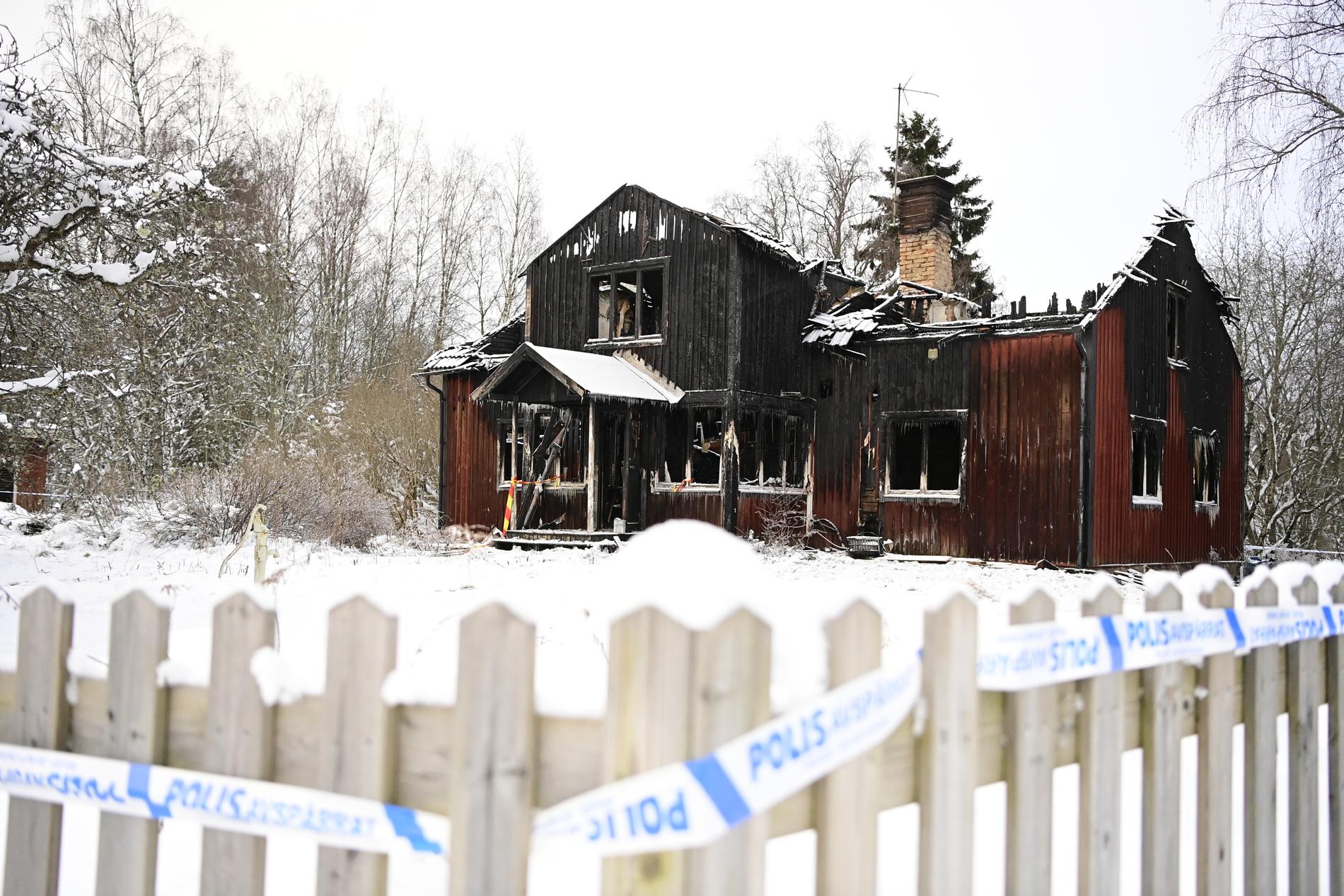 En 16-åring, som nu släppts ur häktet, har medgett att det var han som startade branden i ett hus utanför Nässjö. Efter branden hittades en död person i huset.
