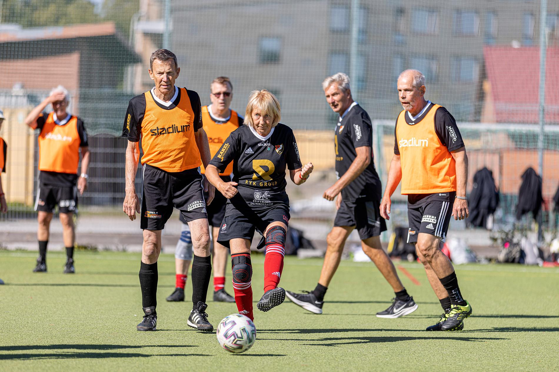 Just nu finns det runt hundra gåfotbollslag i Sverige, enligt fotbollförbundet. 