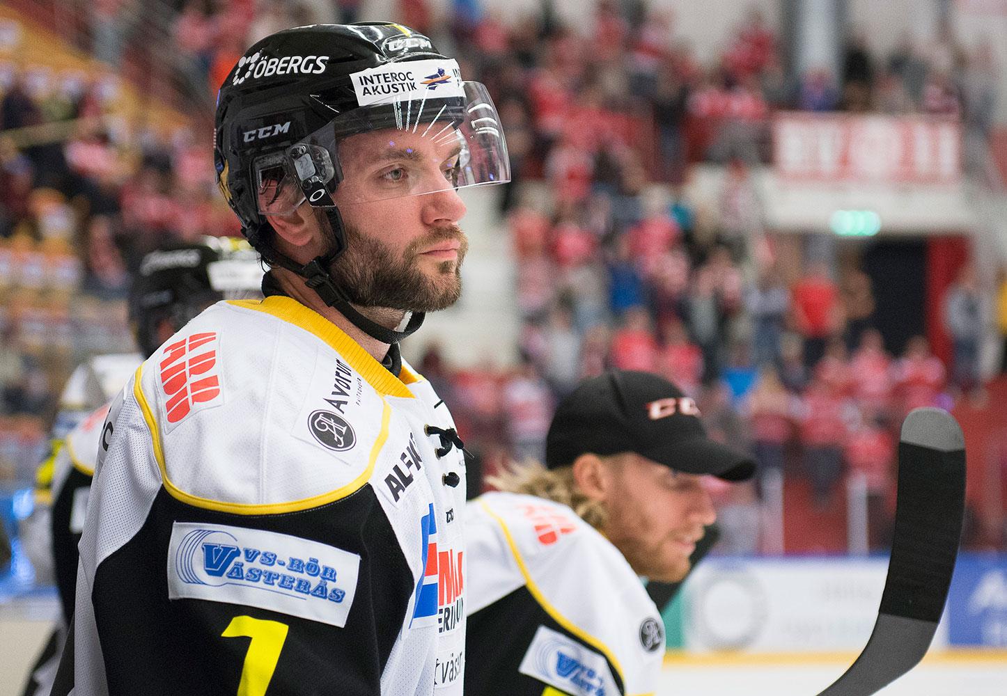 Charlie Cook är ikväll tillbaka på isen med Västerås.