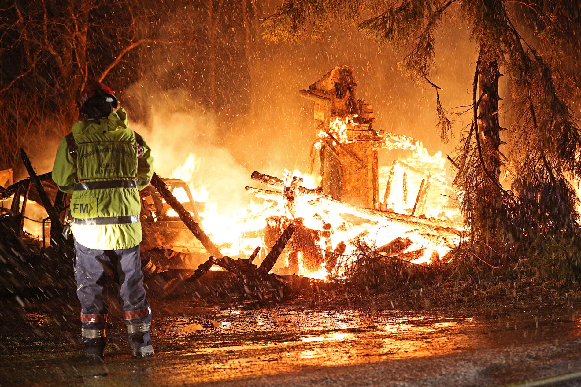Brandkåren vid villan i Dalsland. 