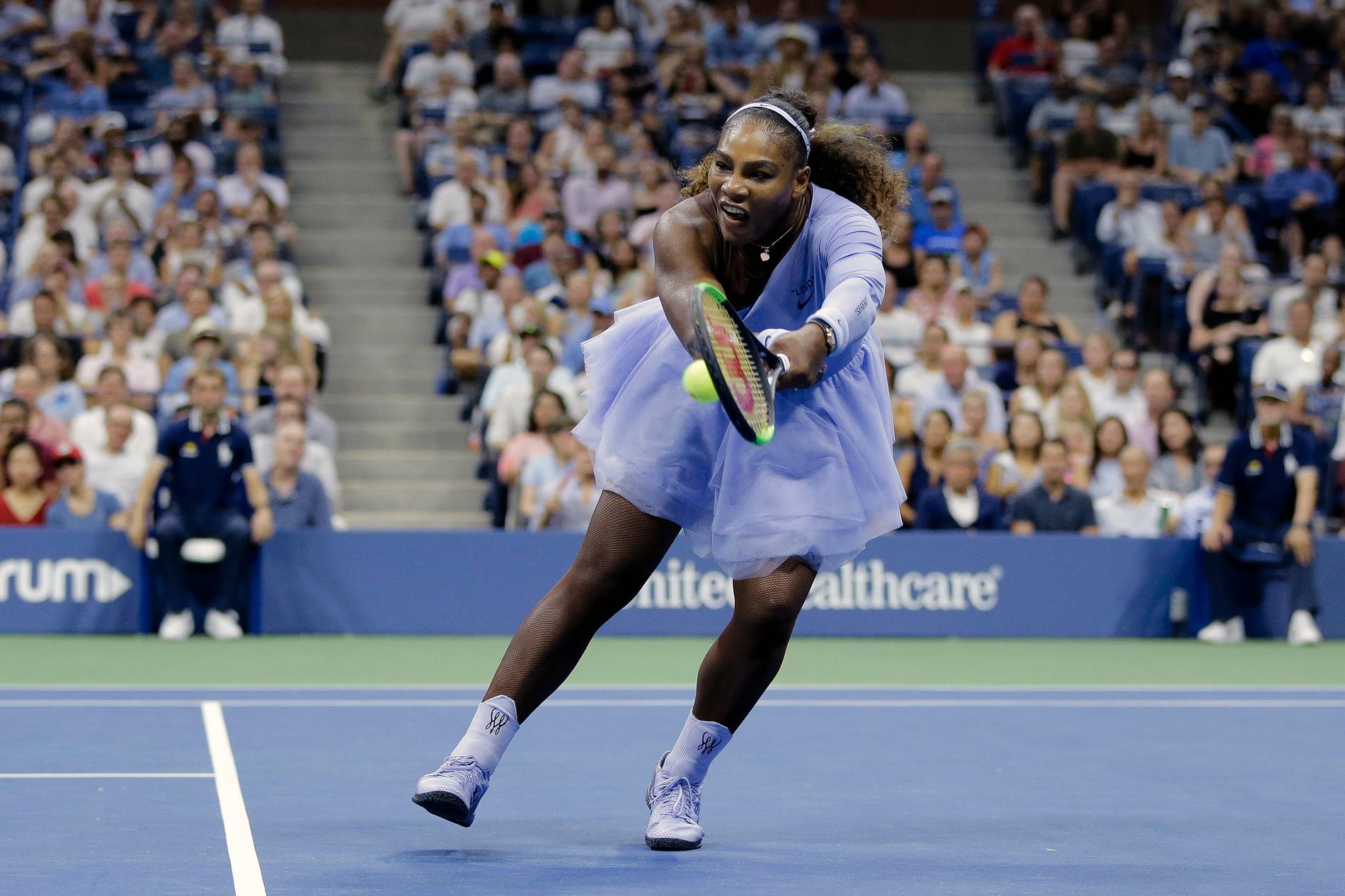 Serena Williams kommer att möta sin syster Venus i sin nästa match i US Open. Här i matchen där hon besegrade Carina Witthoeft.