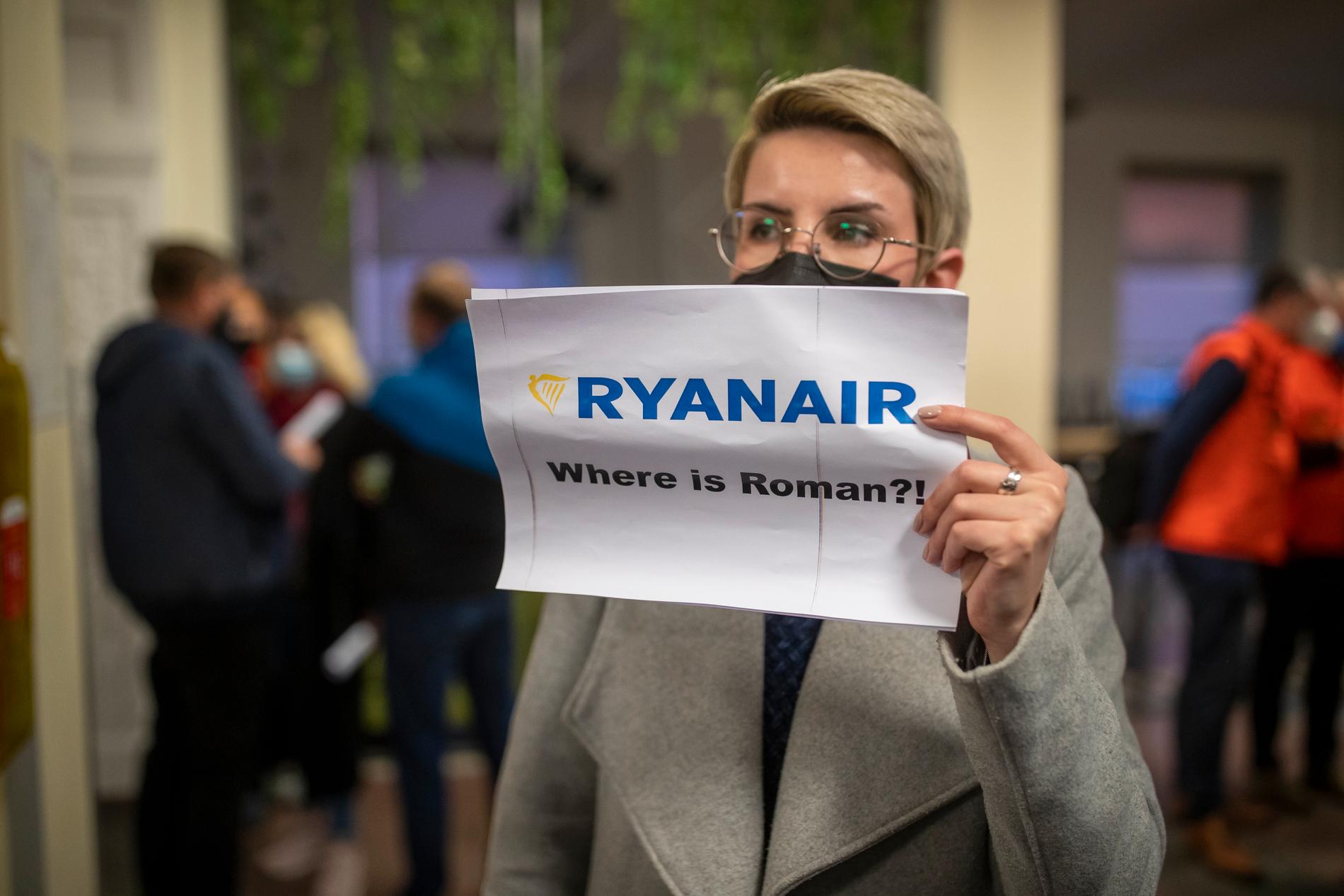 När planet tvingades ner stod en kvinna och väntade på Roman Protasevitj på flygplatsen i Minsk. 