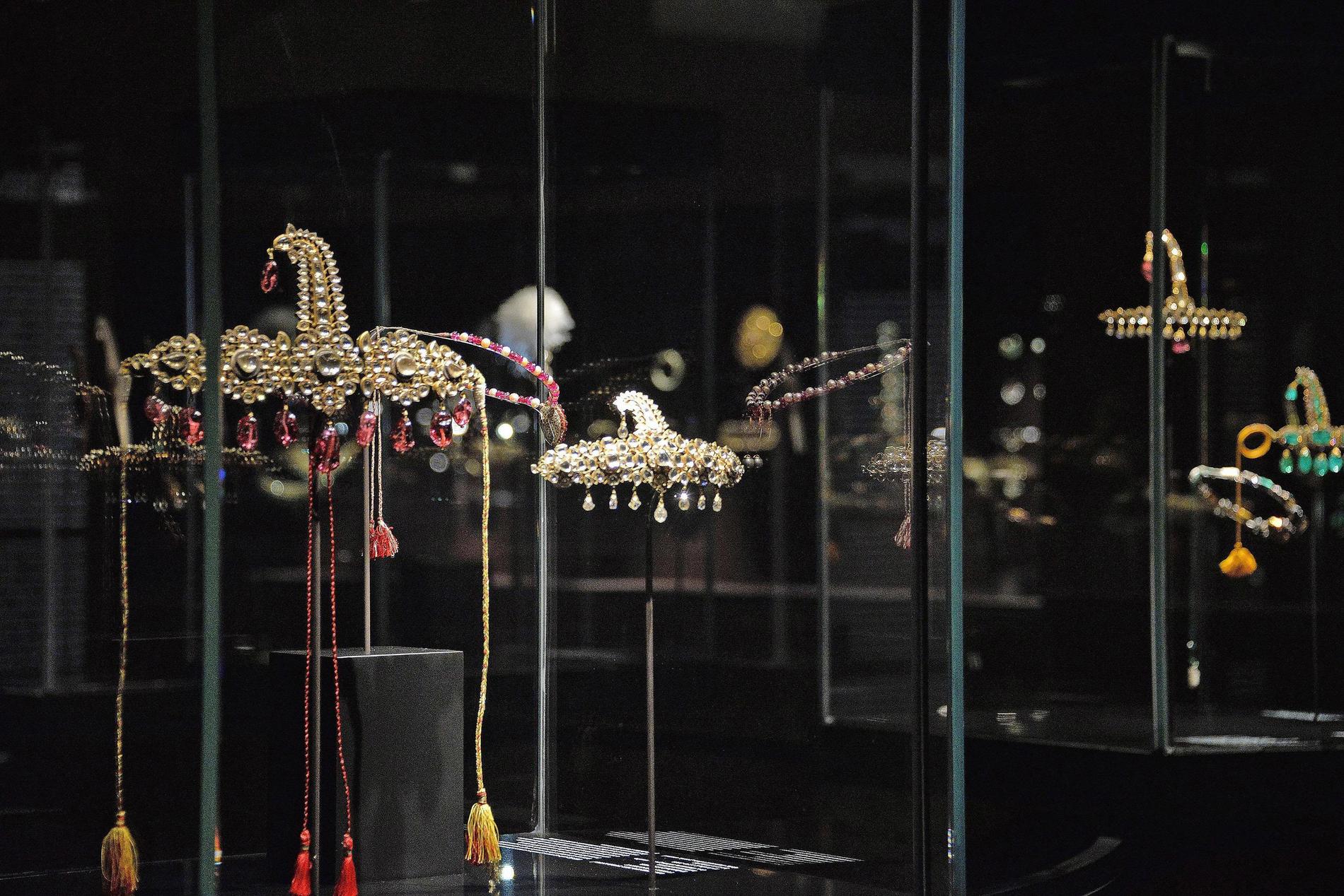 En stycke av de stulna juveler som visats upp i Venedig