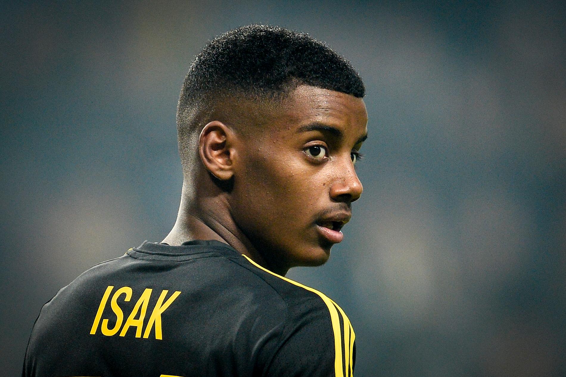 Alexander Isak lämnade AIK som 17-åring. Nu ser en nuvarande AIK-spelare, Sebastian Larsson, fram emot att se Isak i landslagströjan. Arkivbild.