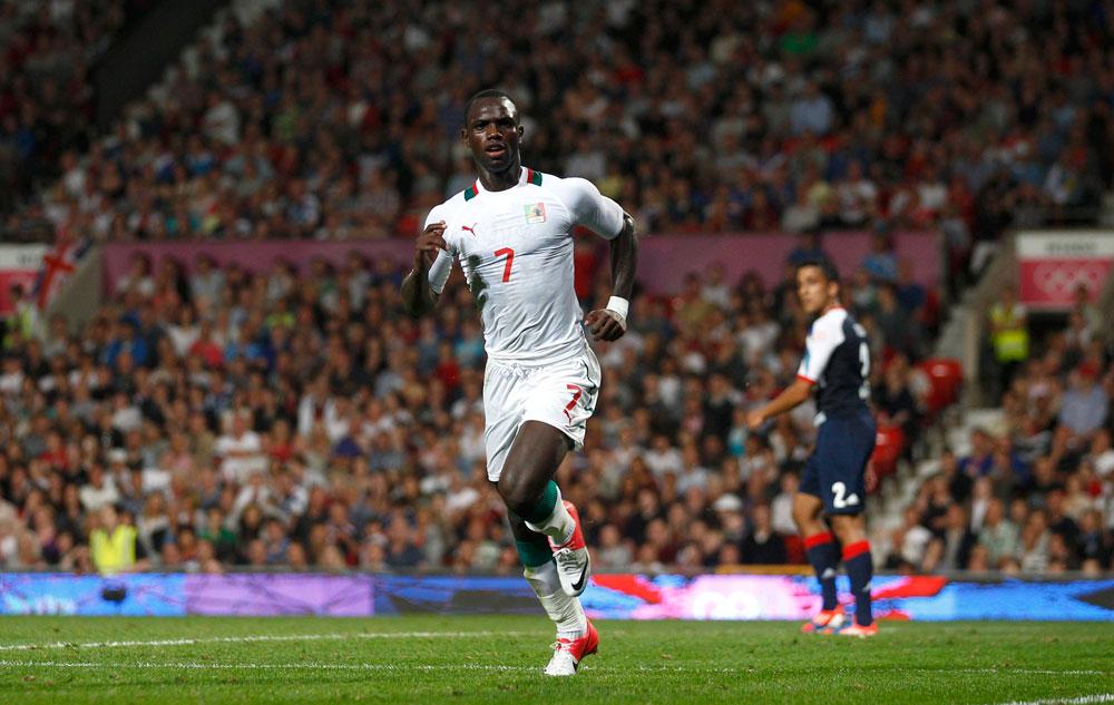 Senegals Moussa Konate firar kvitteringsmålet mot Storbritannien.