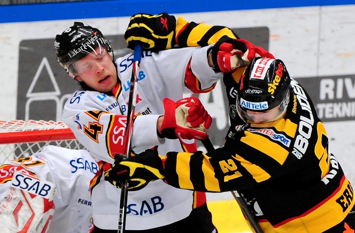 ”Det är bara fegt” Janne Niinimaa och Joakim Lindström har haft sina bataljer denna säsong. I går rök de ihop igen, och efteråt gick de till hård attack mot varandra.
