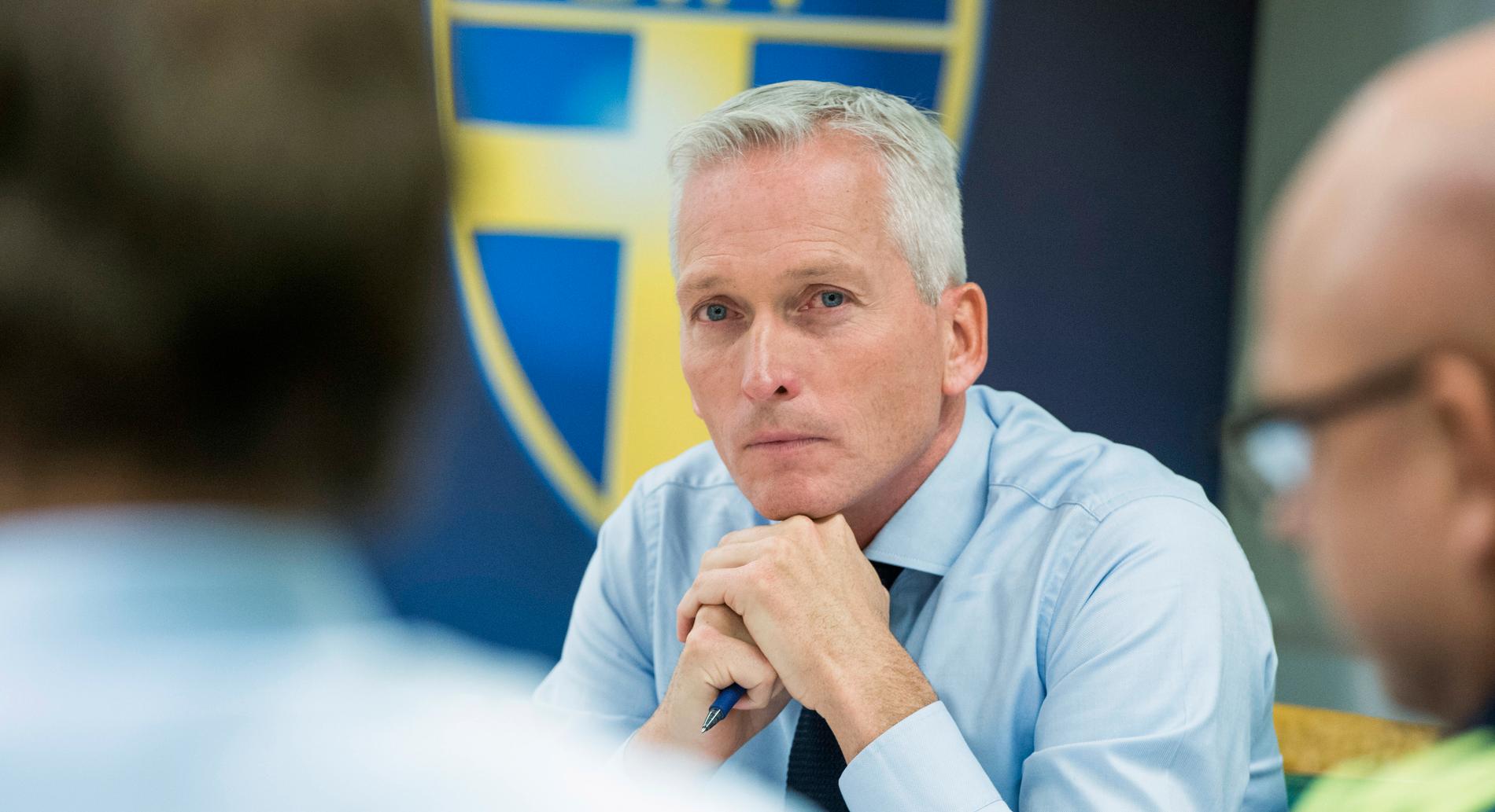 "Det här är en mycket allvarlig attack mot svensk fotboll och det kommer vi aldrig, aldrig att acceptera", säger Håkan Sjöstrand, Svenska Fotbollförbundets generalsekreterare.