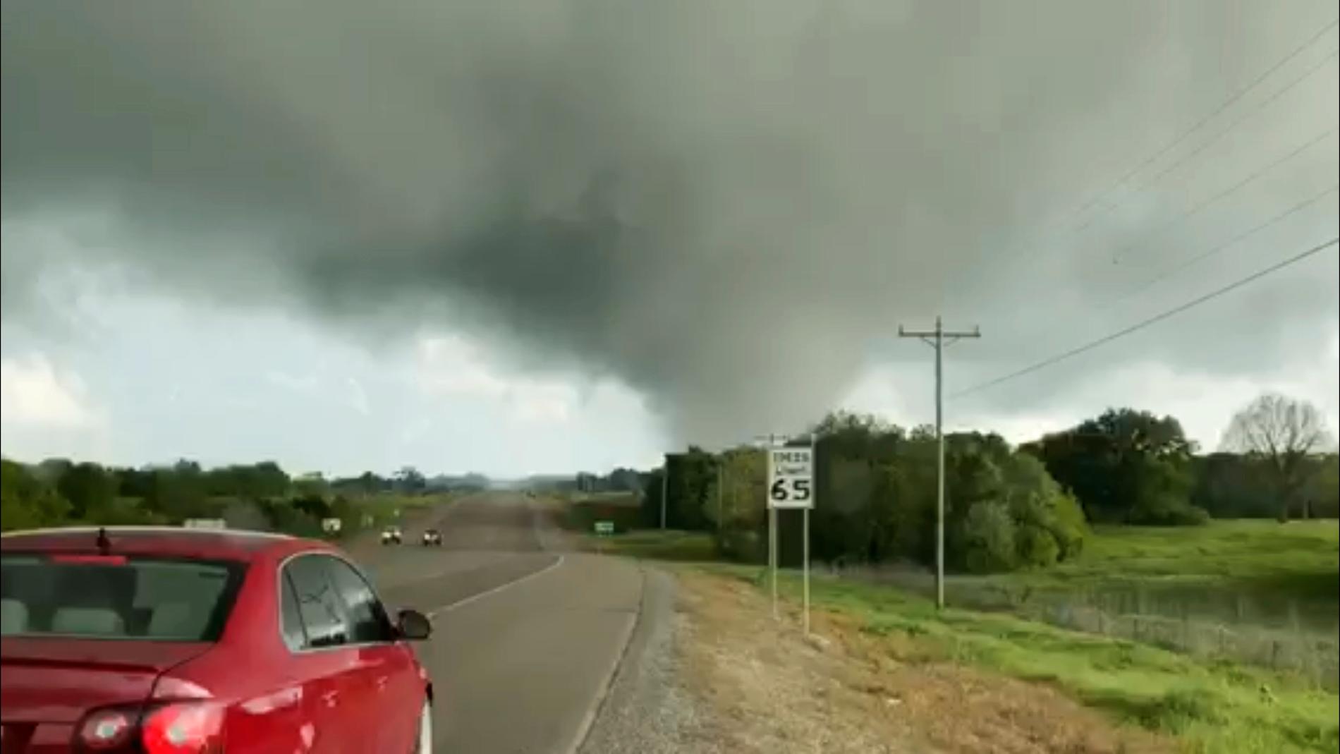 En tornado sedd från State Highway 48 nära orten Durant, Oklahoma.