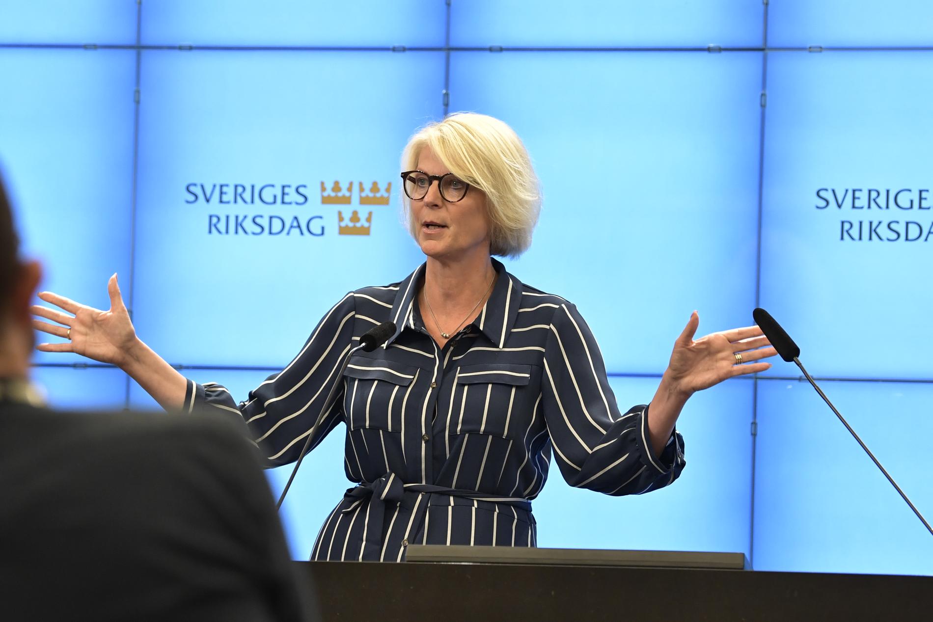 Moderaternas ekonomiskpolitiska talesperson Elisabeth Svantesson undrar hur finansministern ska få igenom sin budget i riksdagen. Arkivbild.