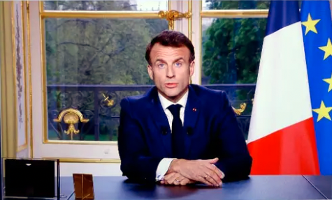 ”Le président de la république” under sitt tv-sända tal till nationen på måndagskvällen. 